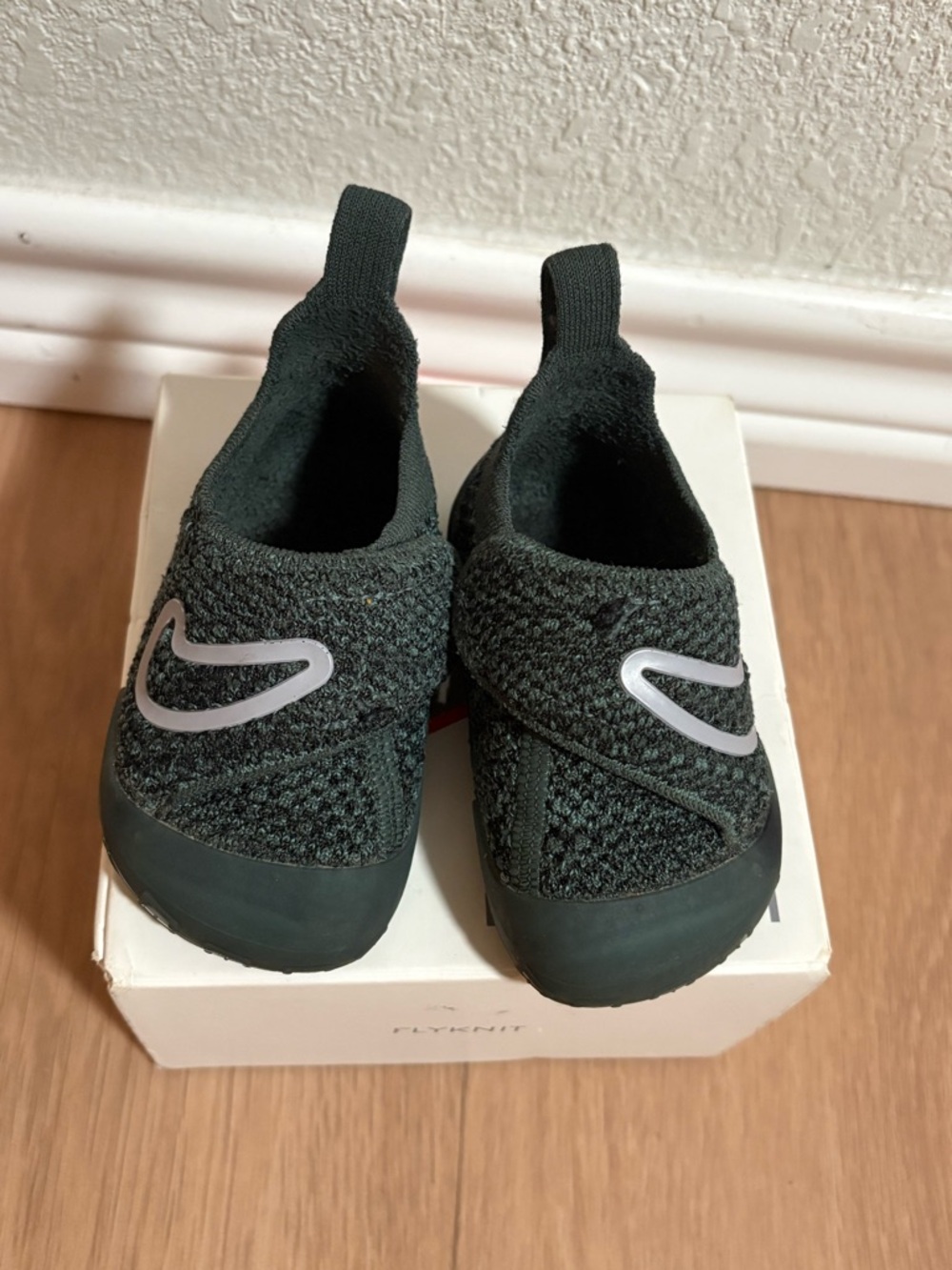 Like New Toddler Nike Swoosh 1 walking shoes